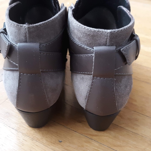 Aquatalia Women's Grey Ankle Booties Low Heel 6.5 - Picture 4 of 8